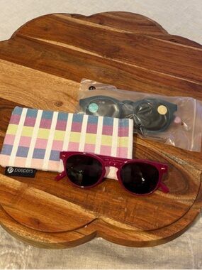 Two Pairs Peepers Bifocal Sunglasses 1 Deep Pink & 1 Teal +1.50 with Case‎